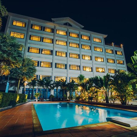 Sisombat Plaza Hotel Vangviang Kültér fotó