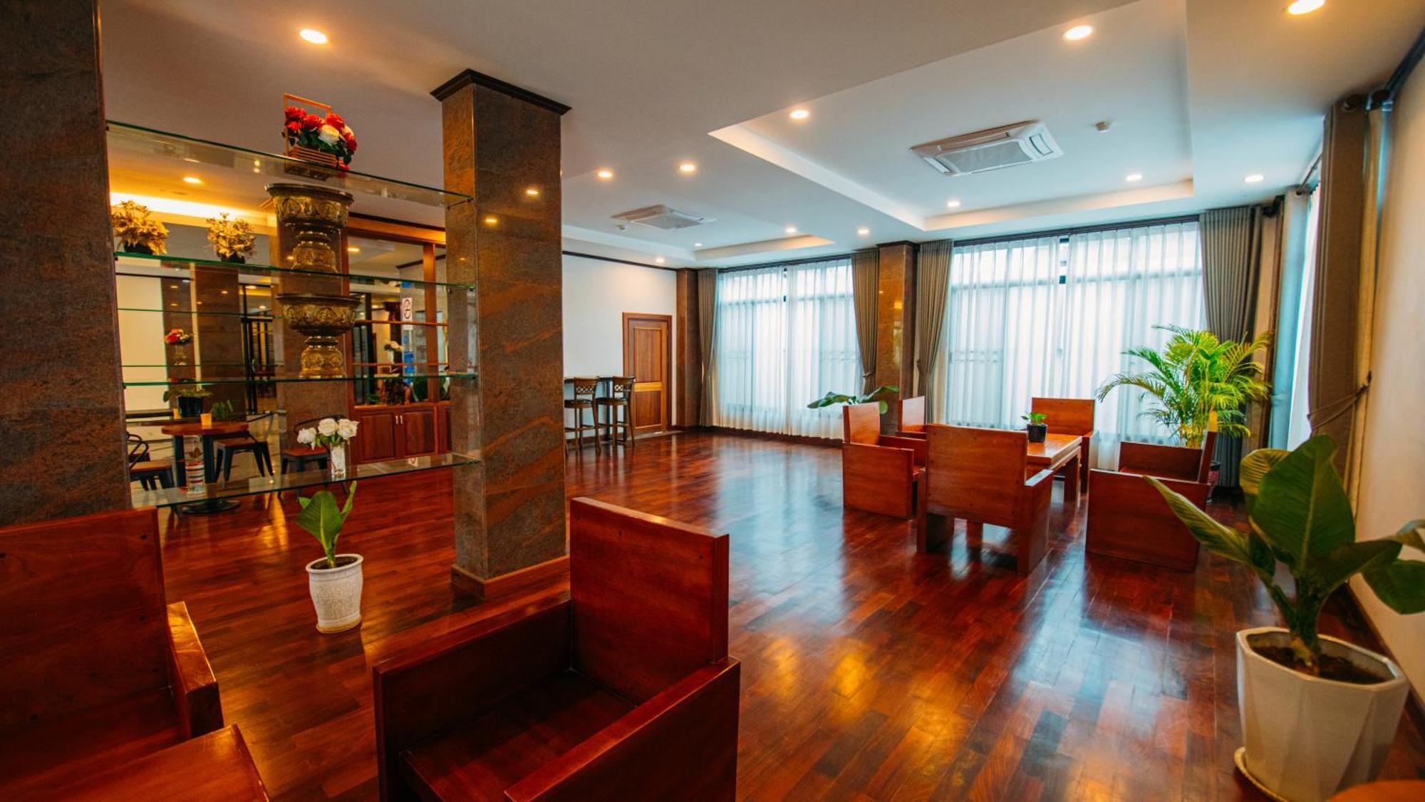 Sisombat Plaza Hotel Vangviang Kültér fotó