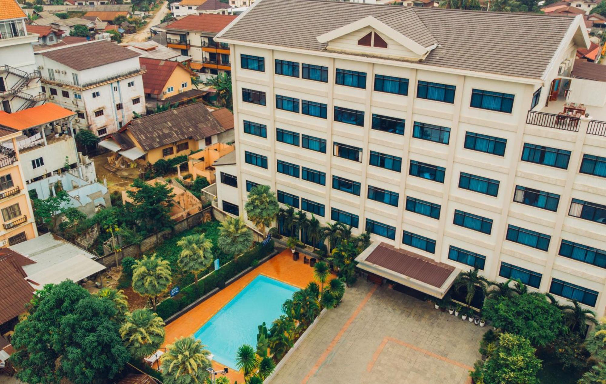 Sisombat Plaza Hotel Vangviang Kültér fotó