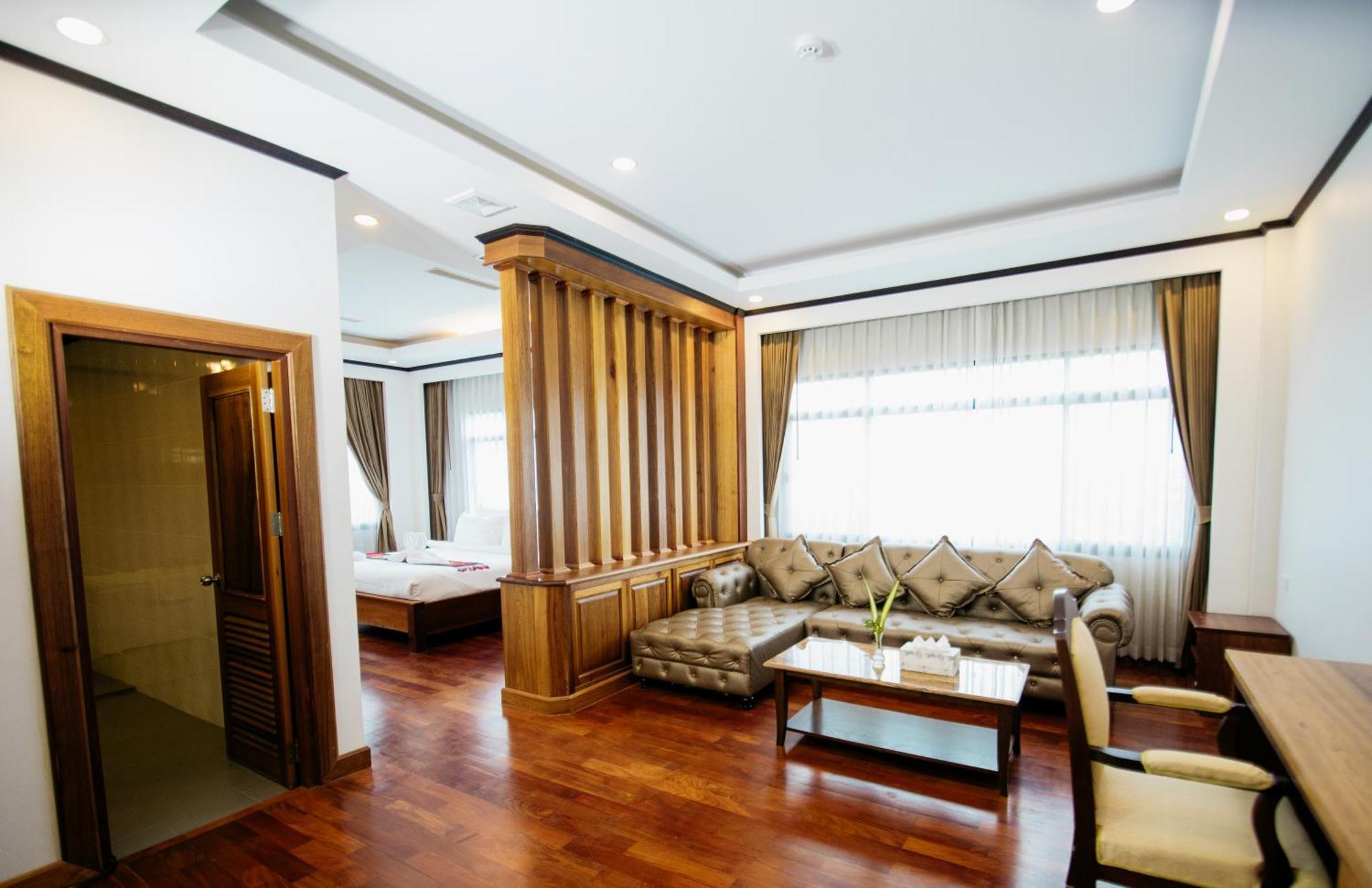 Sisombat Plaza Hotel Vangviang Kültér fotó