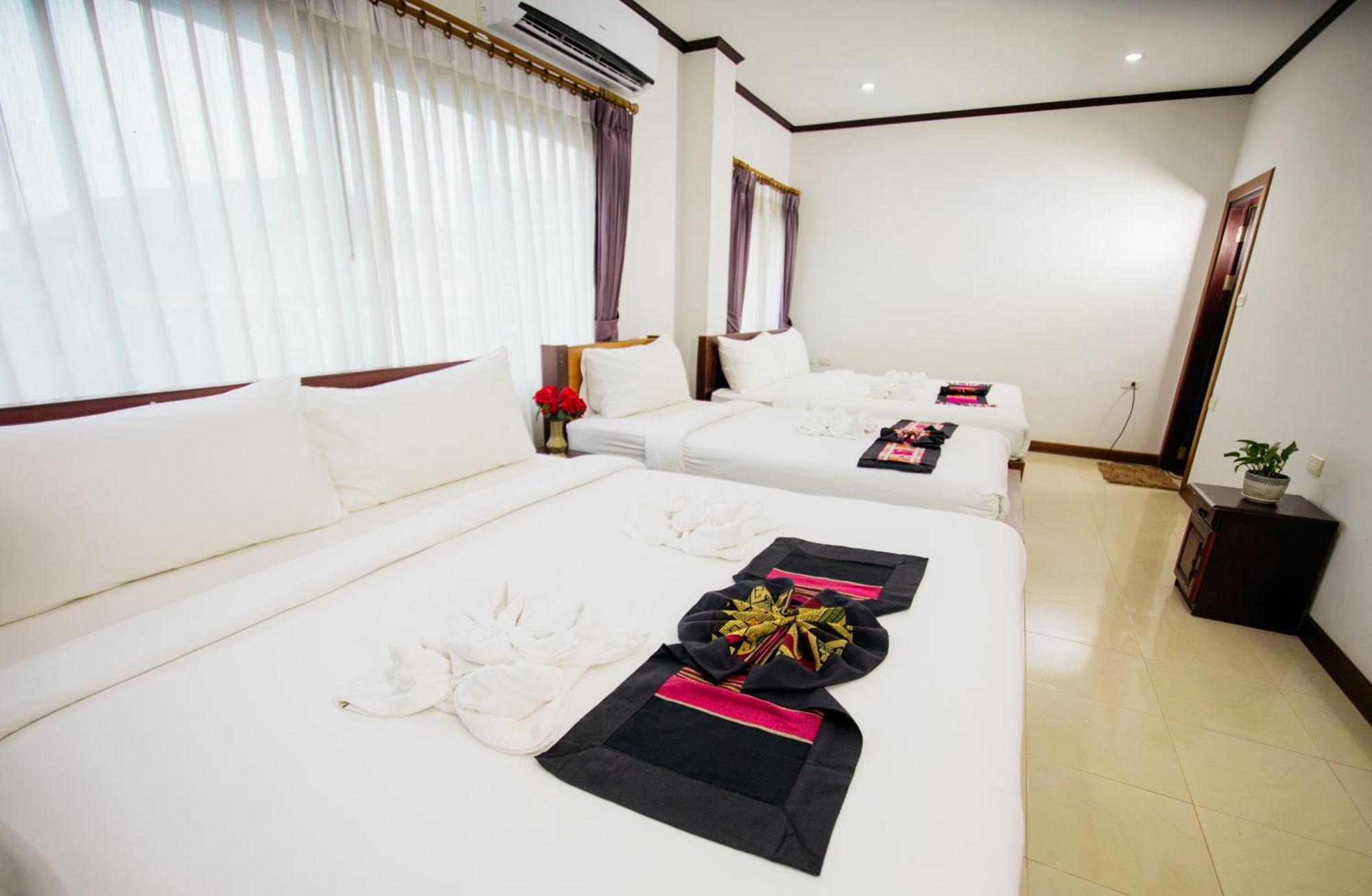 Sisombat Plaza Hotel Vangviang Kültér fotó