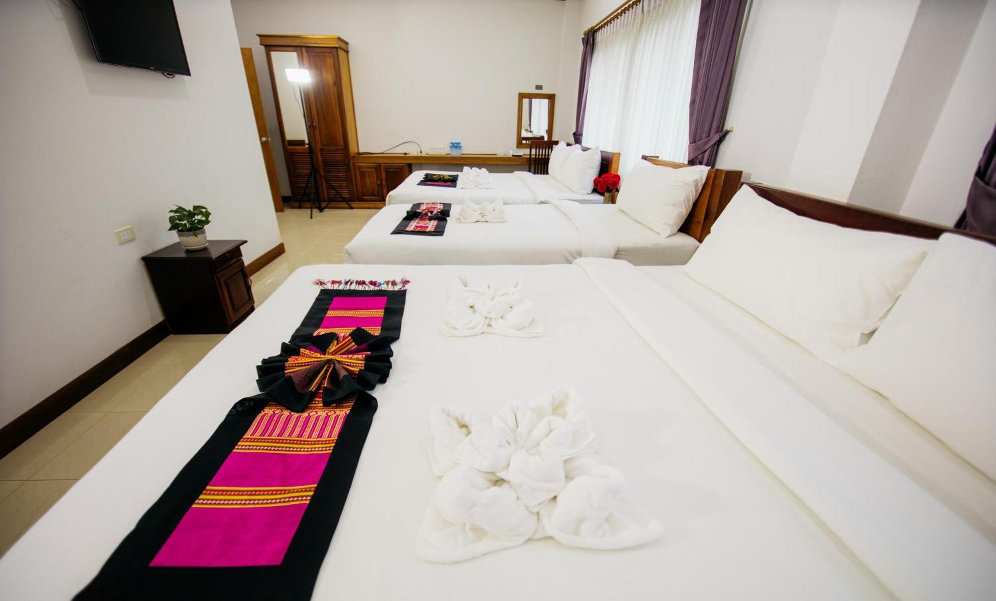 Sisombat Plaza Hotel Vangviang Kültér fotó