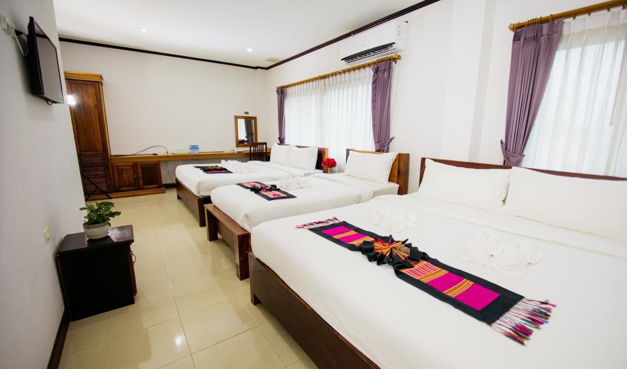 Sisombat Plaza Hotel Vangviang Kültér fotó