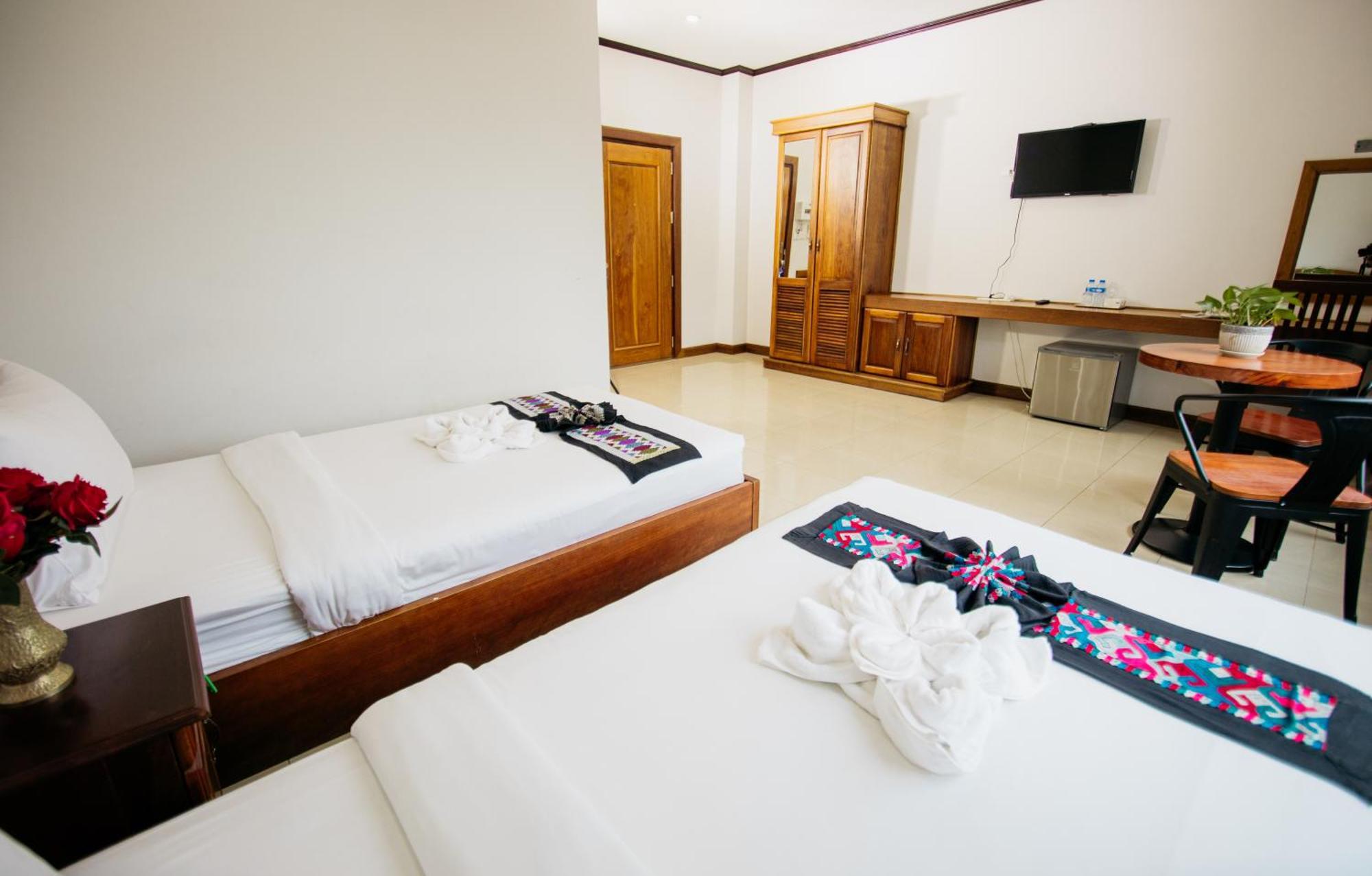 Sisombat Plaza Hotel Vangviang Kültér fotó