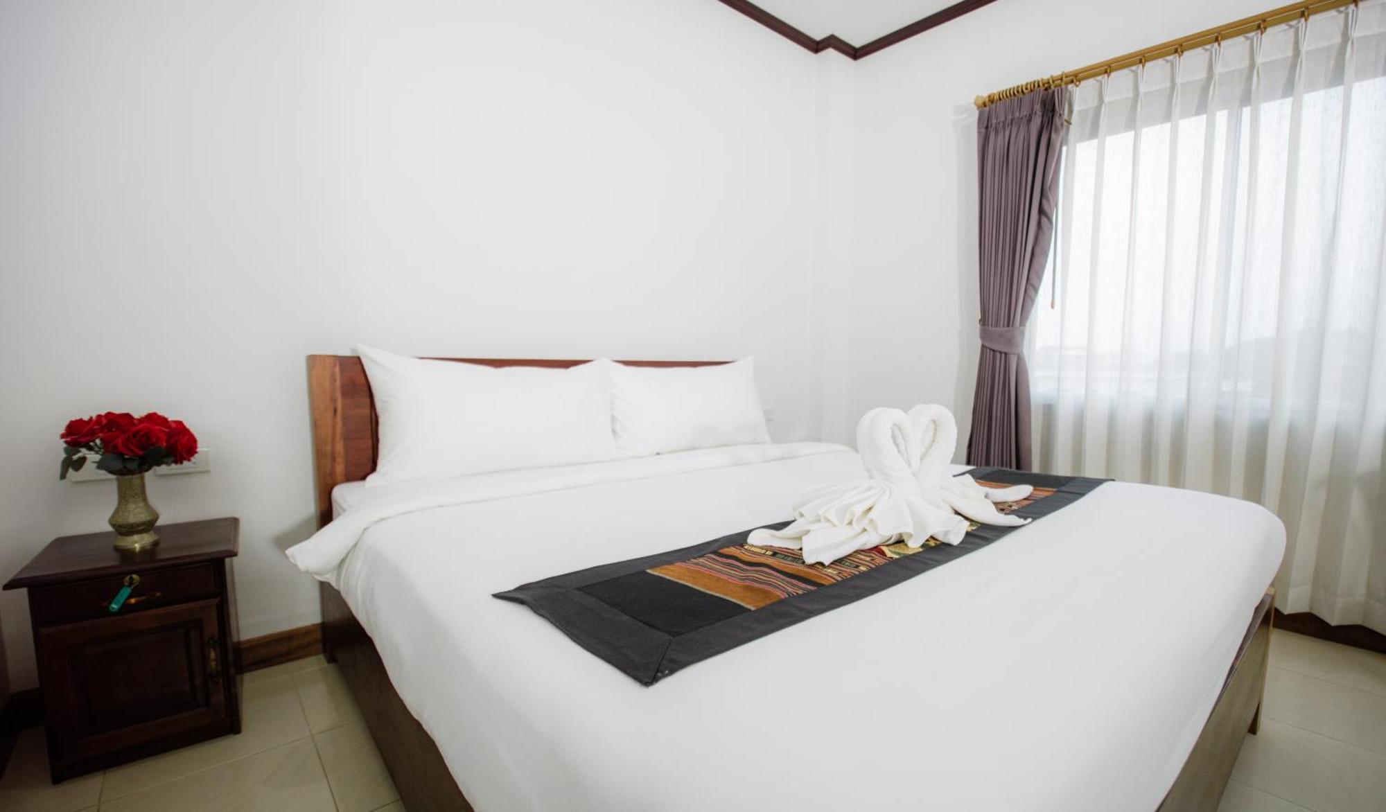 Sisombat Plaza Hotel Vangviang Kültér fotó