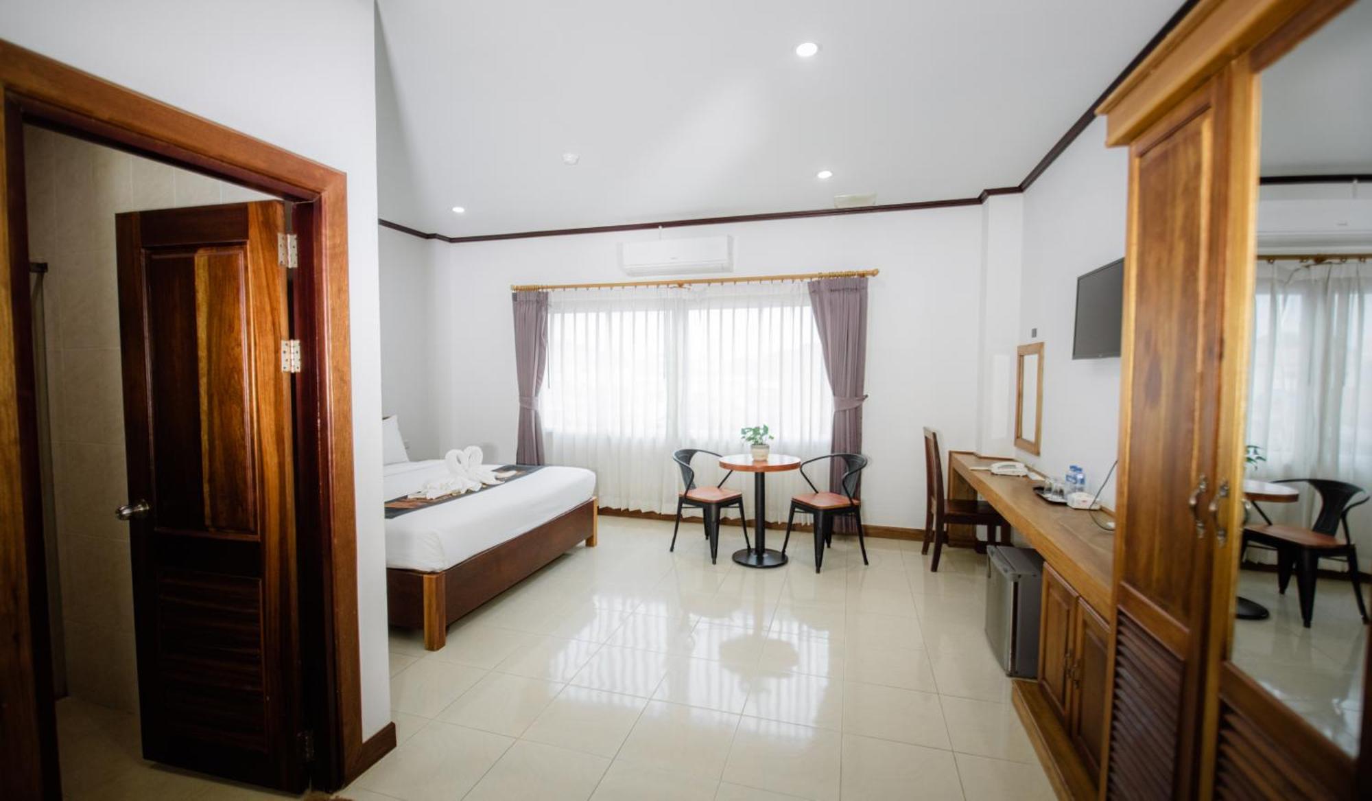 Sisombat Plaza Hotel Vangviang Kültér fotó
