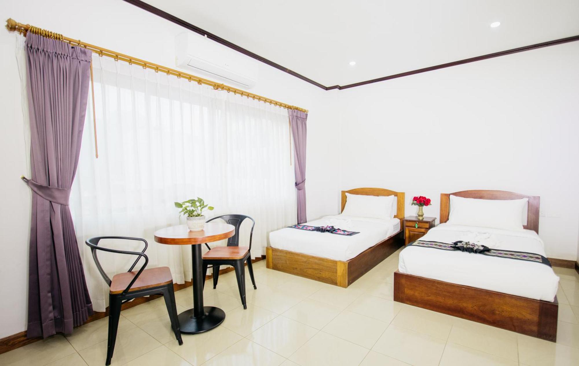 Sisombat Plaza Hotel Vangviang Kültér fotó