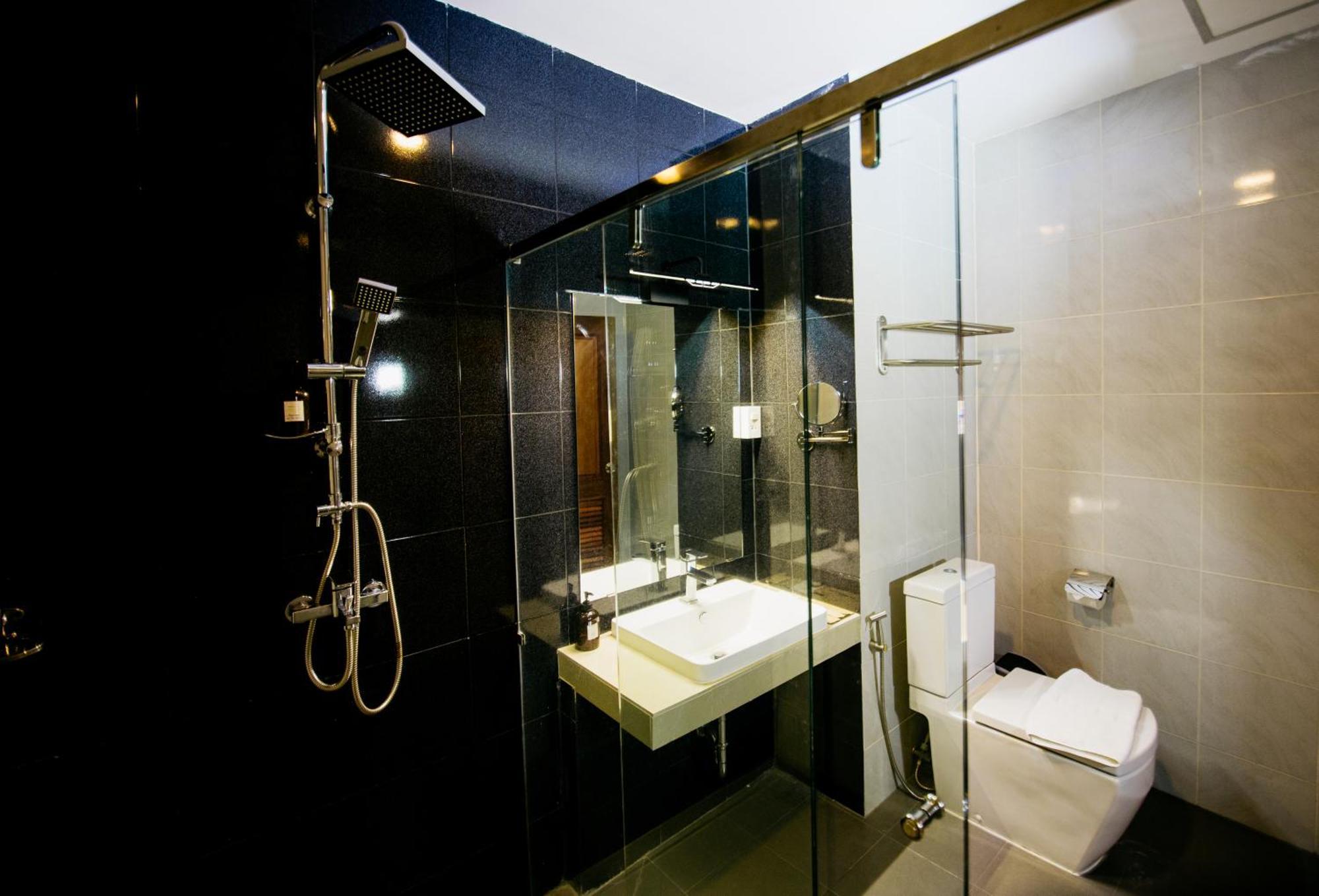 Sisombat Plaza Hotel Vangviang Kültér fotó