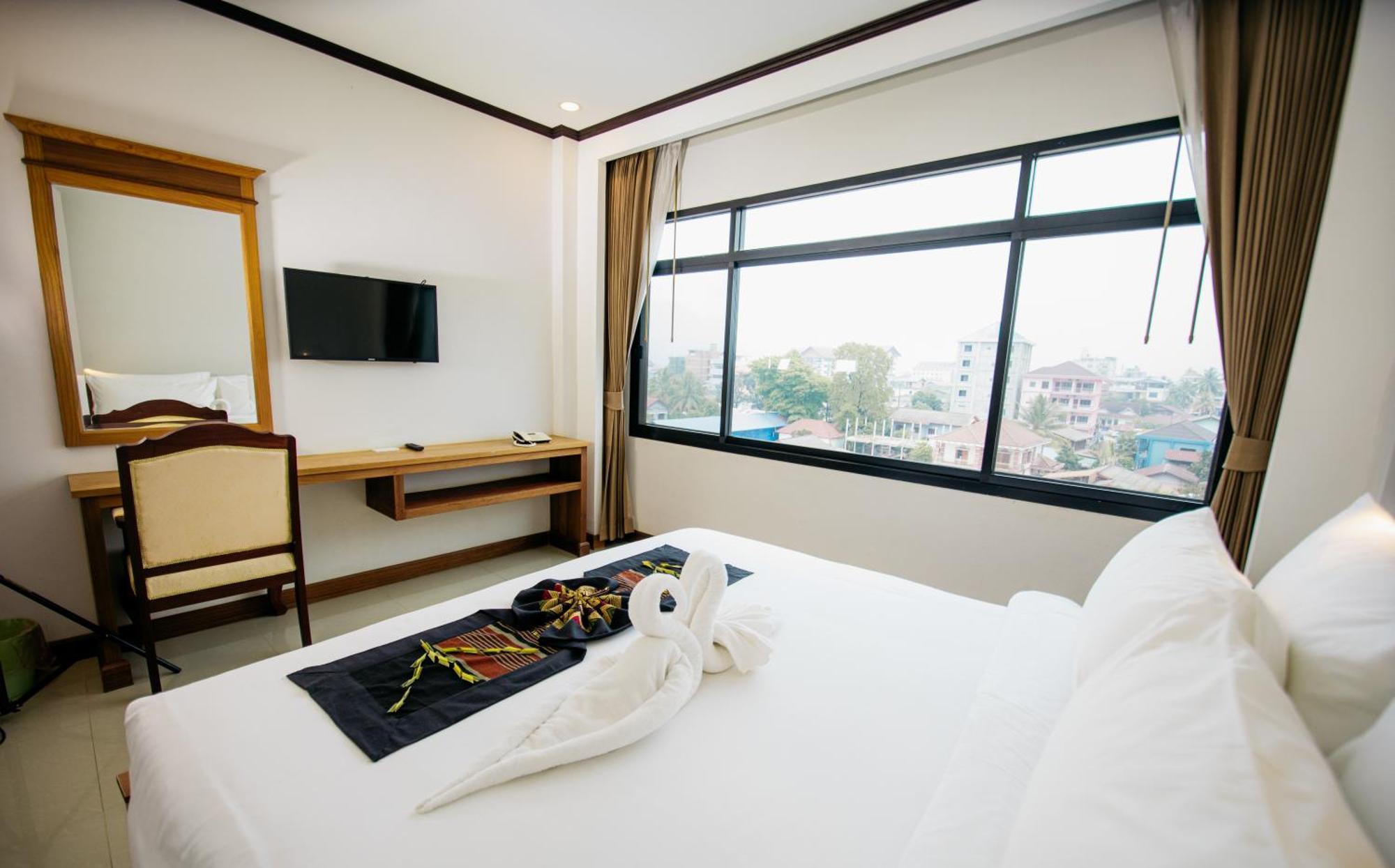 Sisombat Plaza Hotel Vangviang Kültér fotó