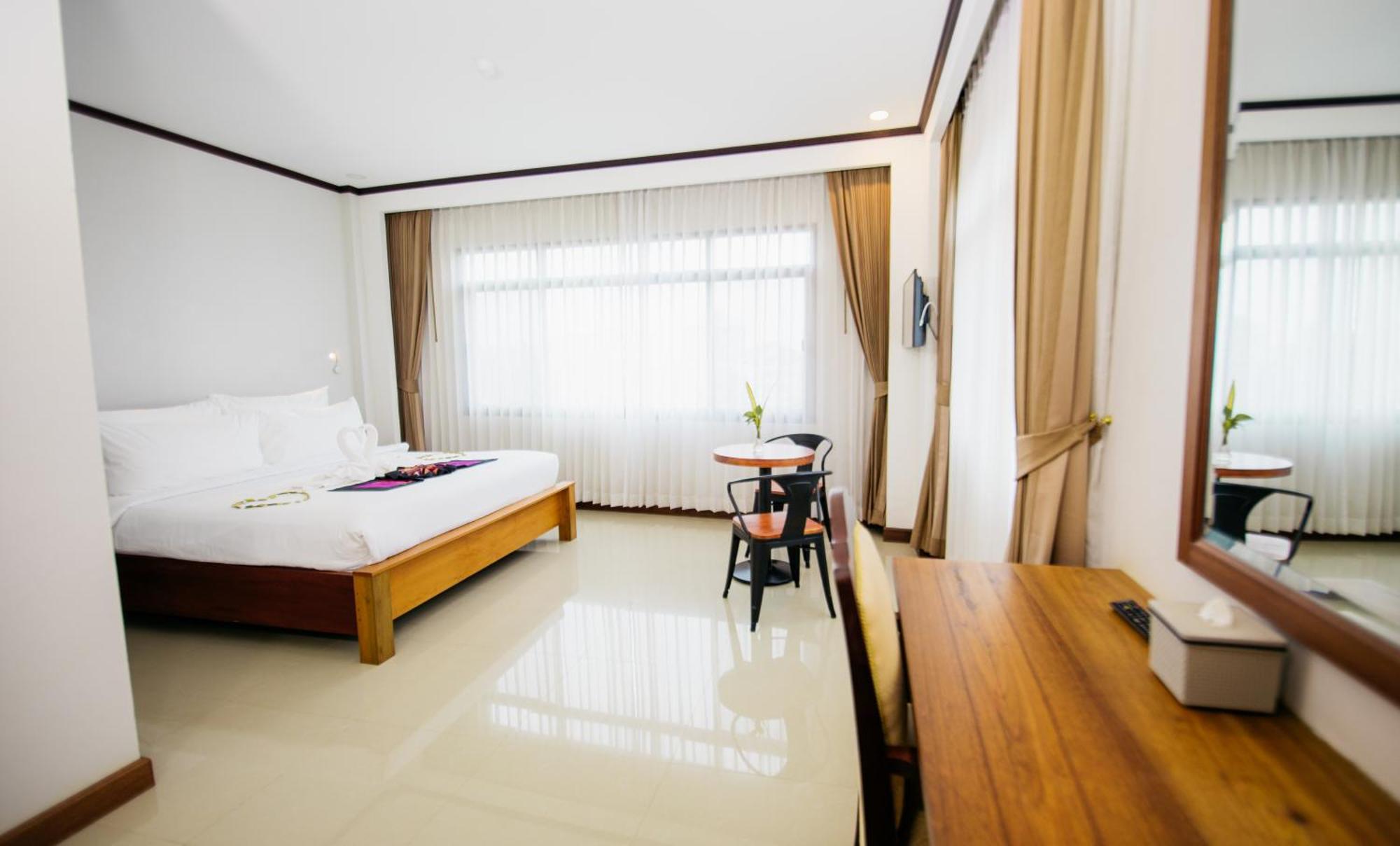 Sisombat Plaza Hotel Vangviang Kültér fotó