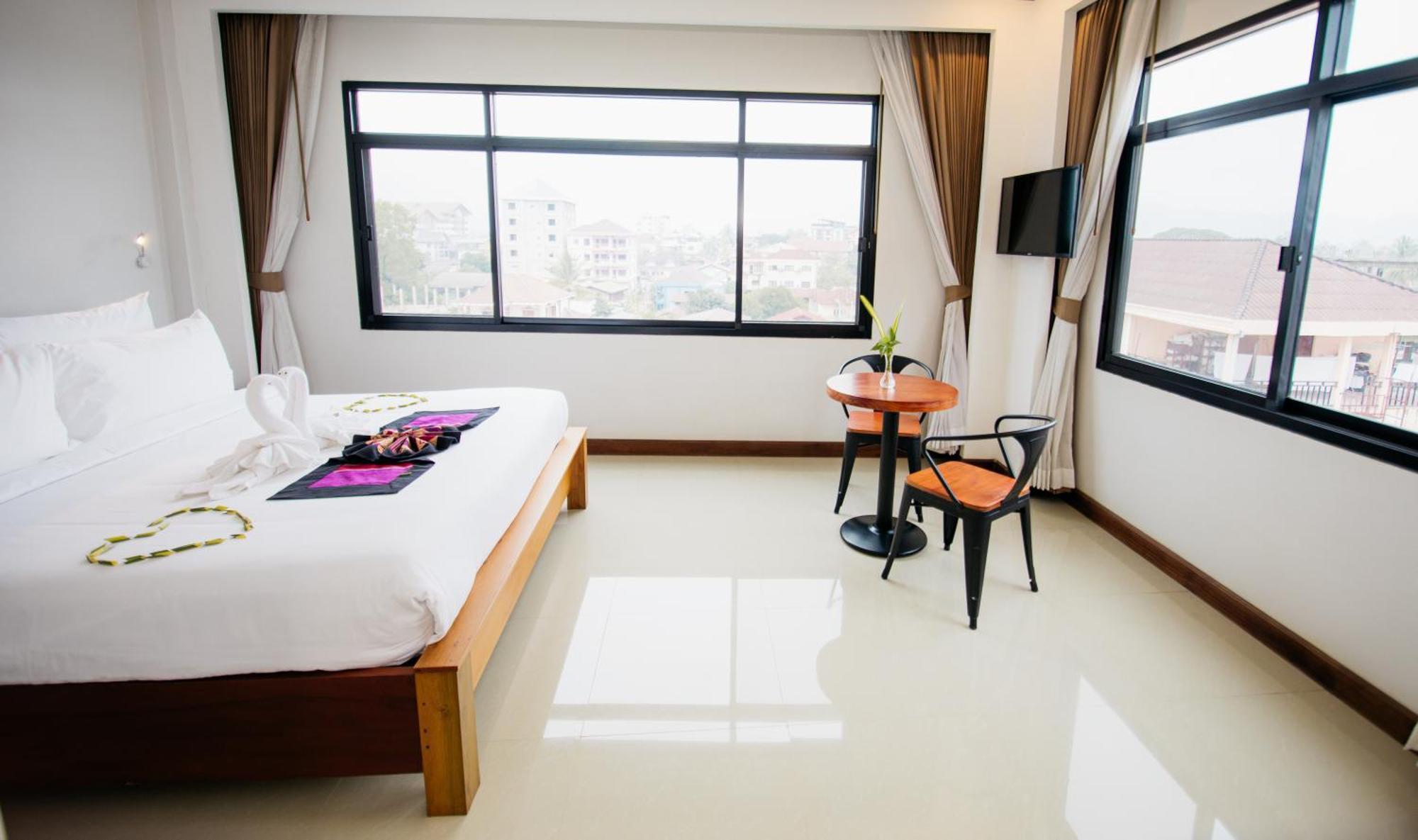 Sisombat Plaza Hotel Vangviang Kültér fotó