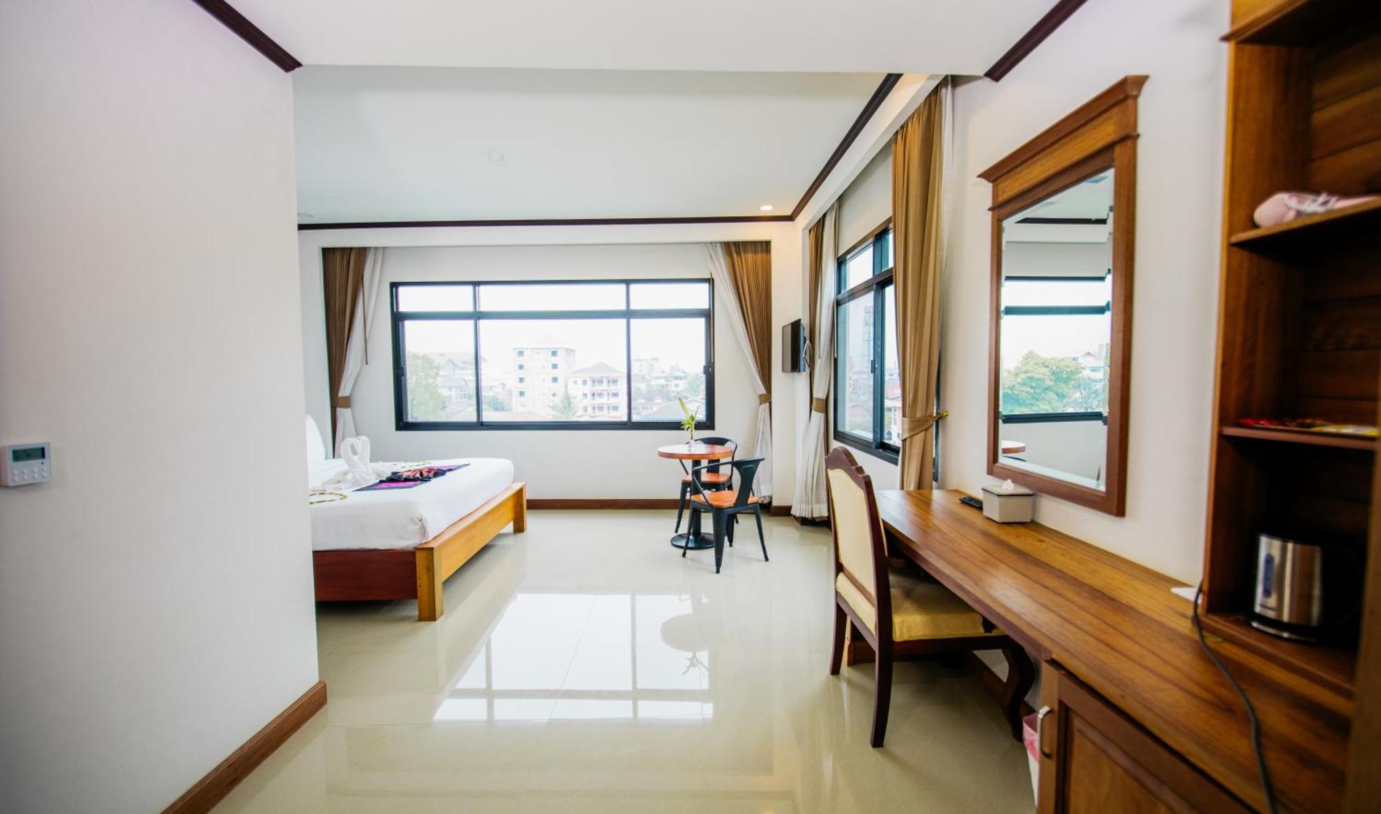 Sisombat Plaza Hotel Vangviang Kültér fotó