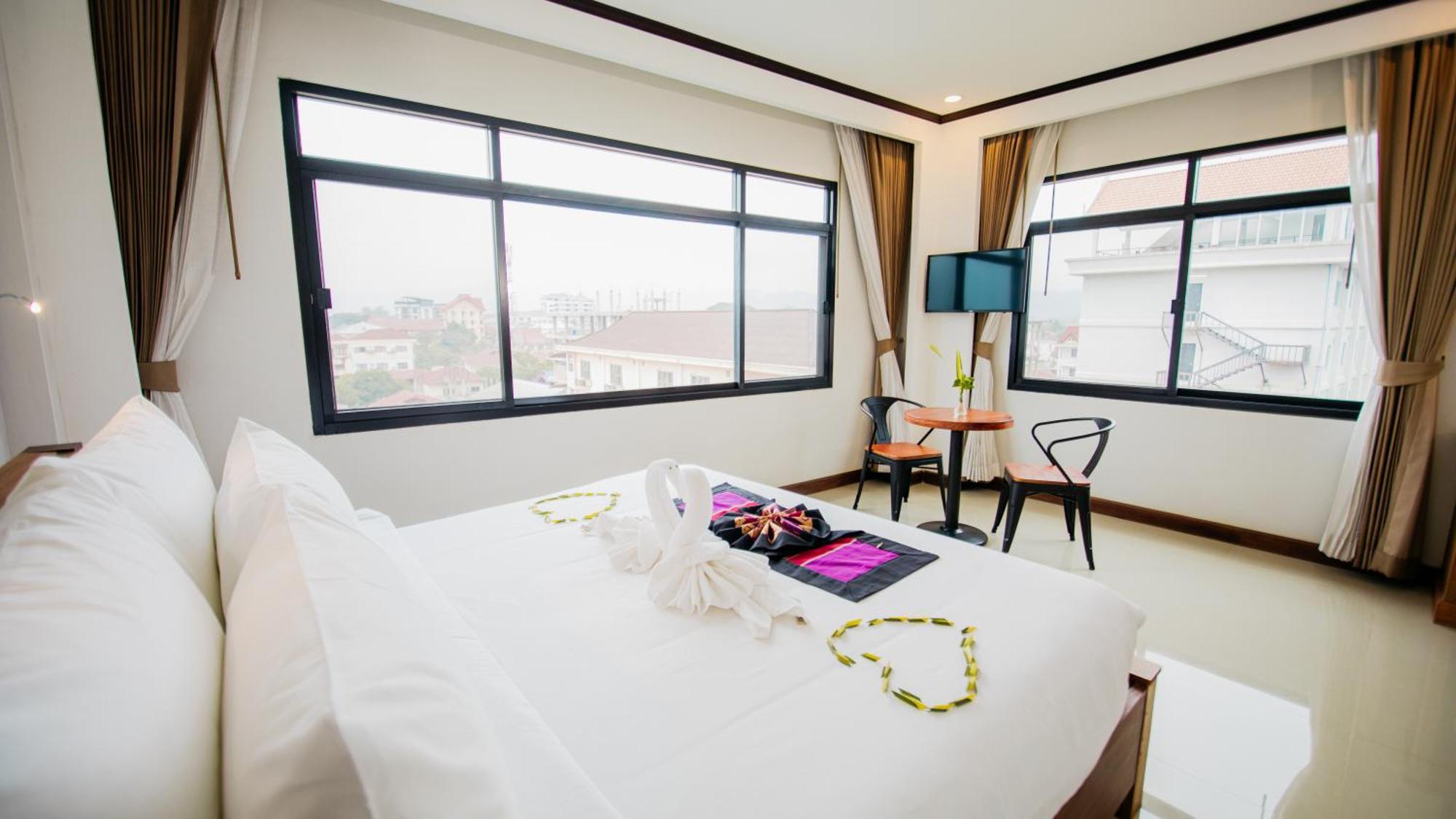 Sisombat Plaza Hotel Vangviang Kültér fotó